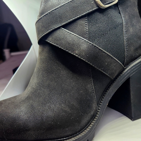 4B BLK CRISS CROSS WRP LUG BOOTIE - Picture 3 of 9